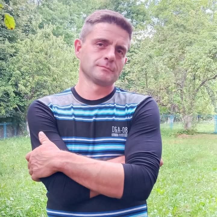 Специалист по аварийному вскрытию сейфа Антон, стаж 14 лет
