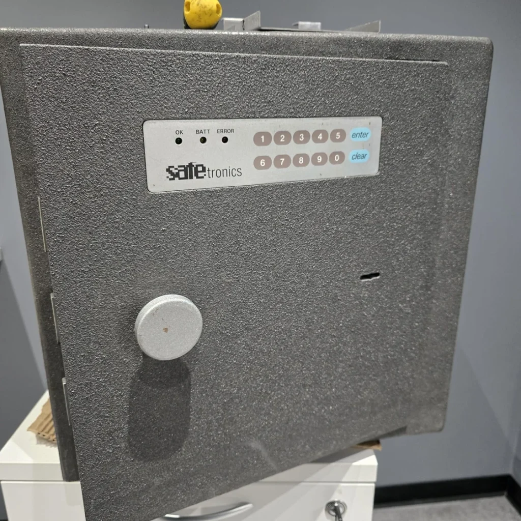Вскрытие сейфа SAFETRONICS в Саларьево